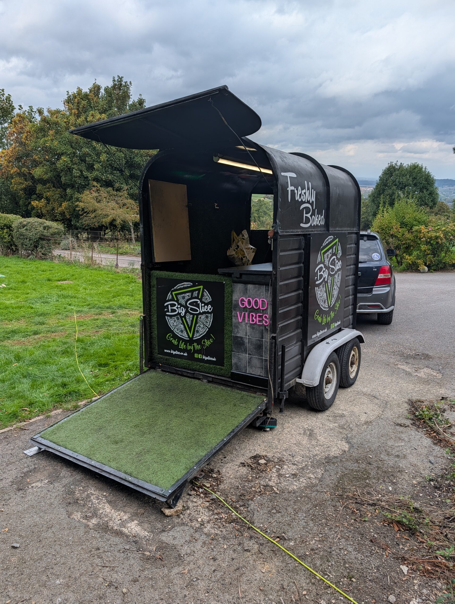 Big Slice pizza event catering in stroud, eagles nest farm.